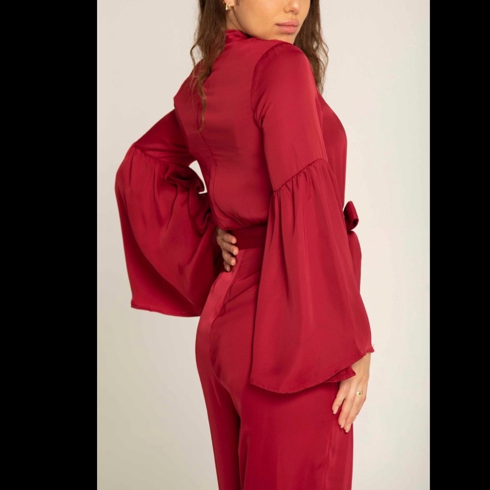 BURGUNDY BELL SLEEVE JUMPSUIT